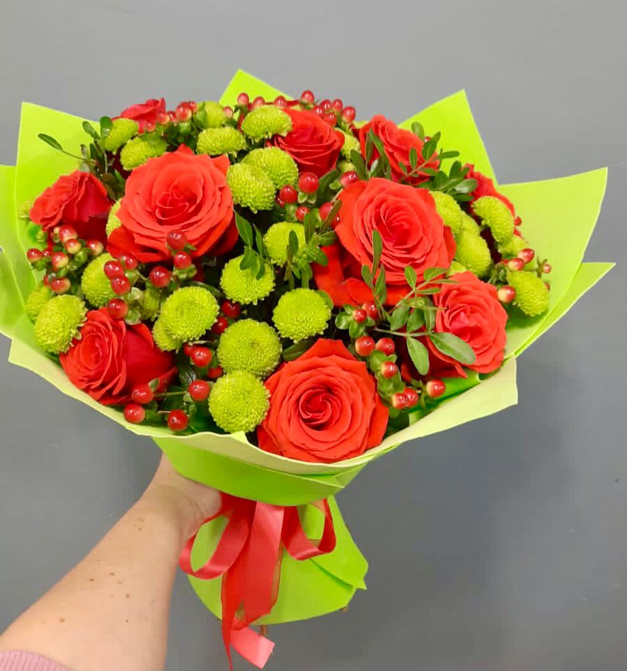 Букет цветов из: Хризантемы и Розы во Всеволодо-Вильве