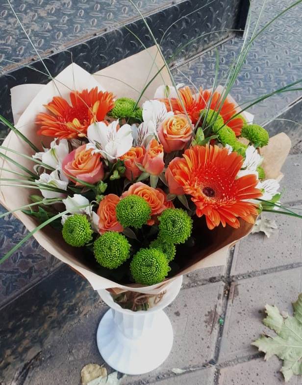 Букет цветов из: Герберы, Хризантемы, Альстромерии и Розы во Всеволодо-Вильве