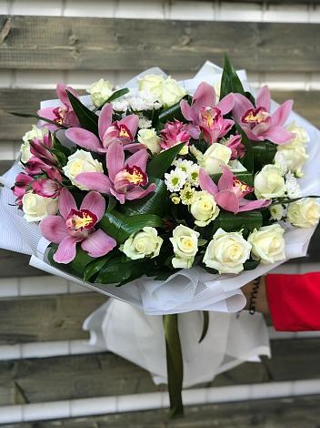 Букет цветов из: Розы и Хризантемы во Всеволодо-Вильве