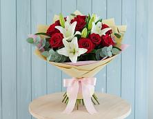 Букет цветов из:  Лилии и Розы во Всеволодо-Вильве