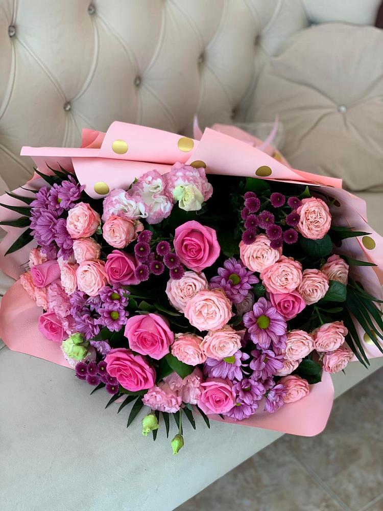 Букет цветов из: Хризантемы, Розы и Лизиантусы во Всеволодо-Вильве