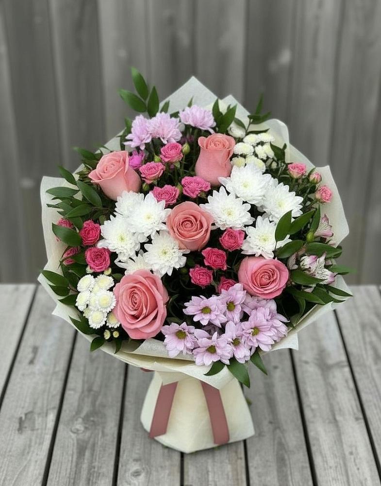 Букет цветов из: Альстромерии, Гвоздики, Розы и Хризантемы во Всеволодо-Вильве