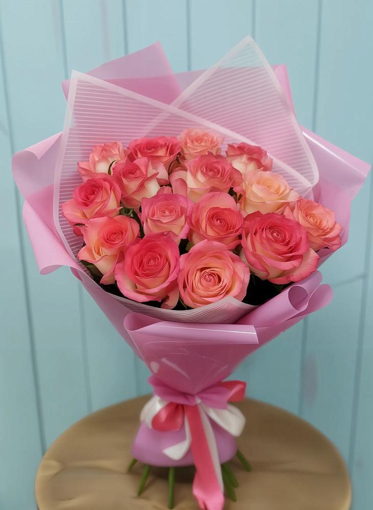 Букет 15 Розовых роз Равель во Всеволодо-Вильве