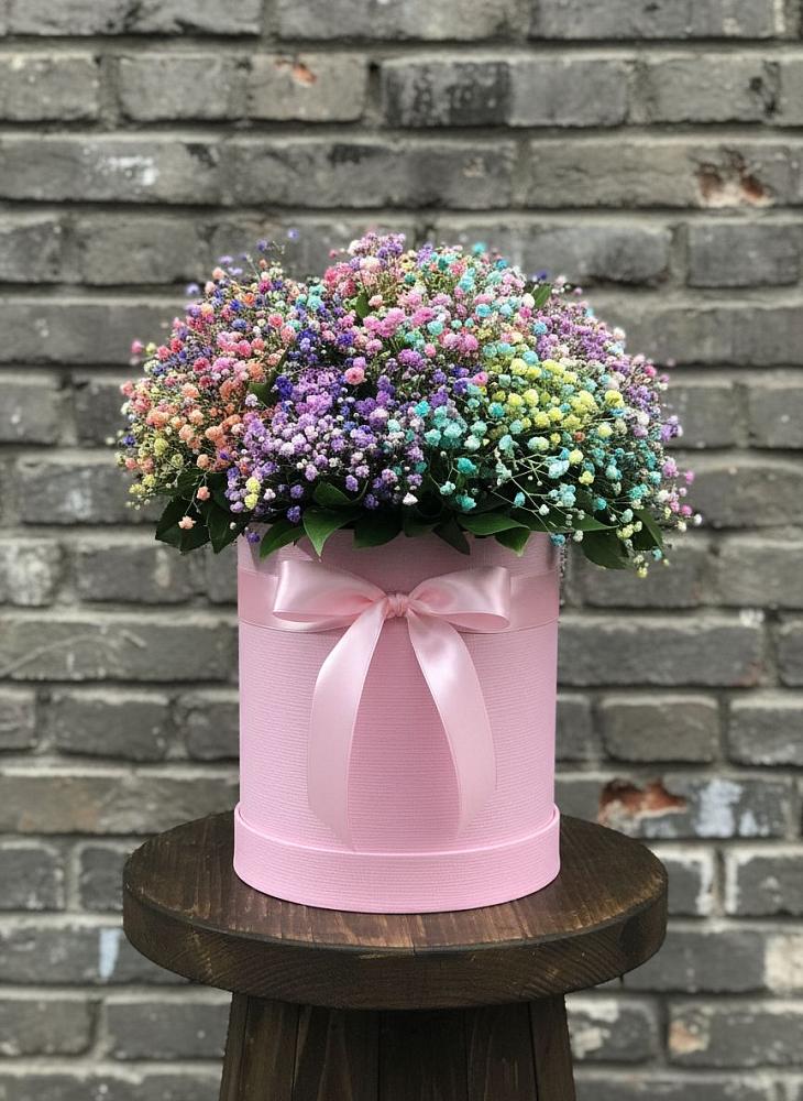 Цветочная композиция из Гипсофила и Розы в шляпной коробке во Всеволодо-Вильве