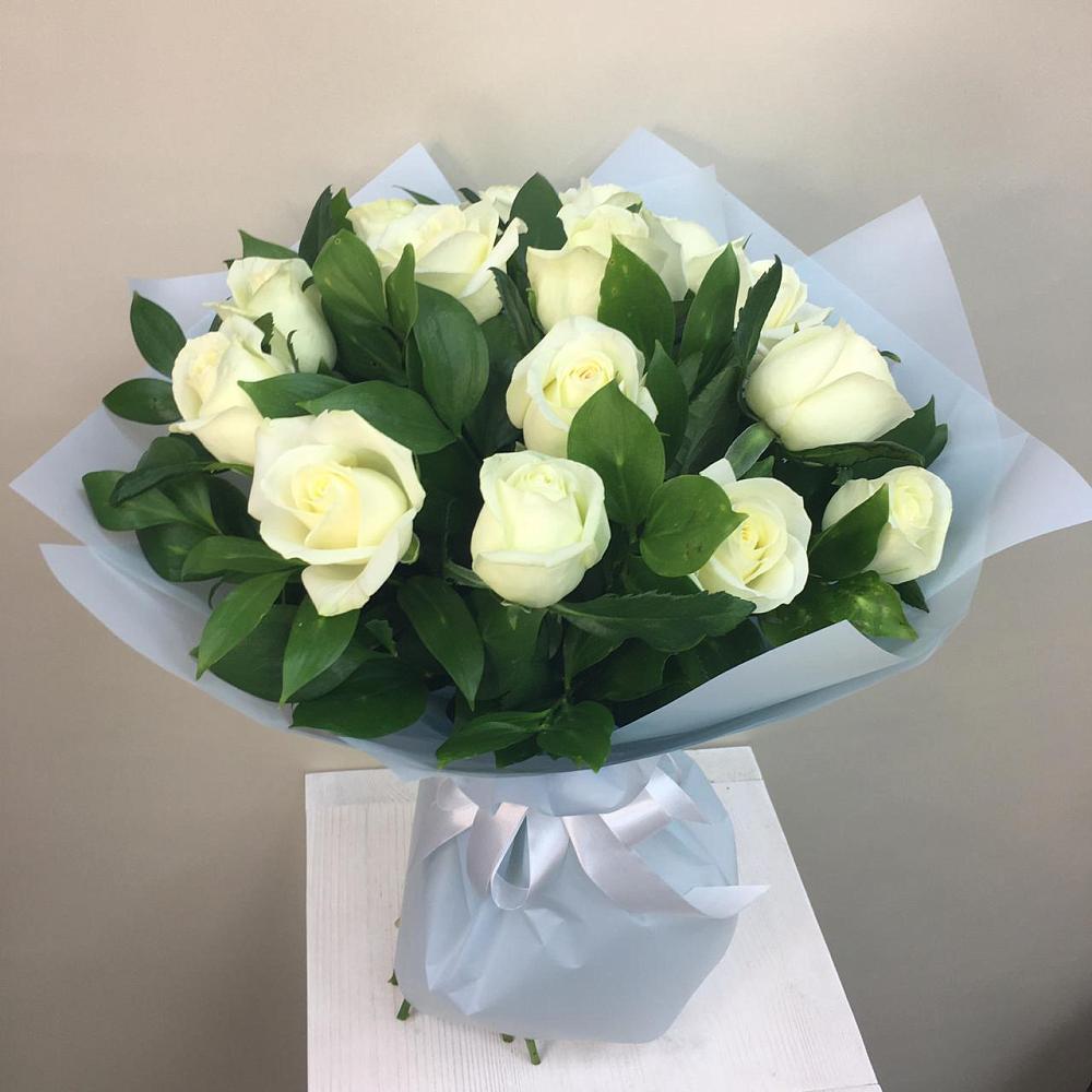 Букет 15 Белых роз Проуд во Всеволодо-Вильве