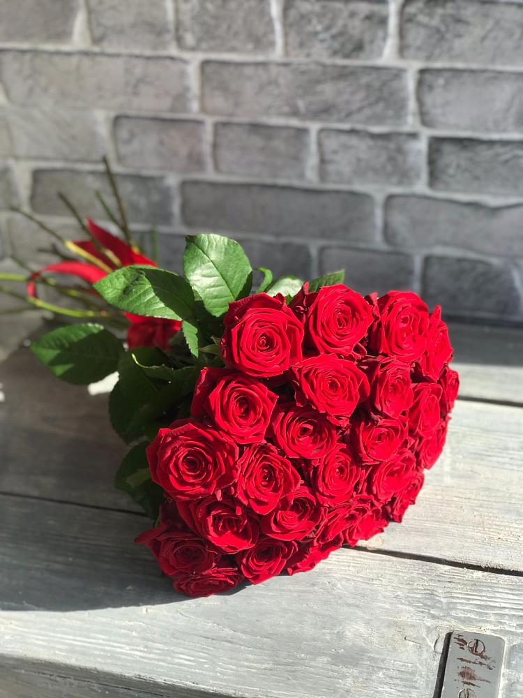 Букет Красные розы Фридом во Всеволодо-Вильве