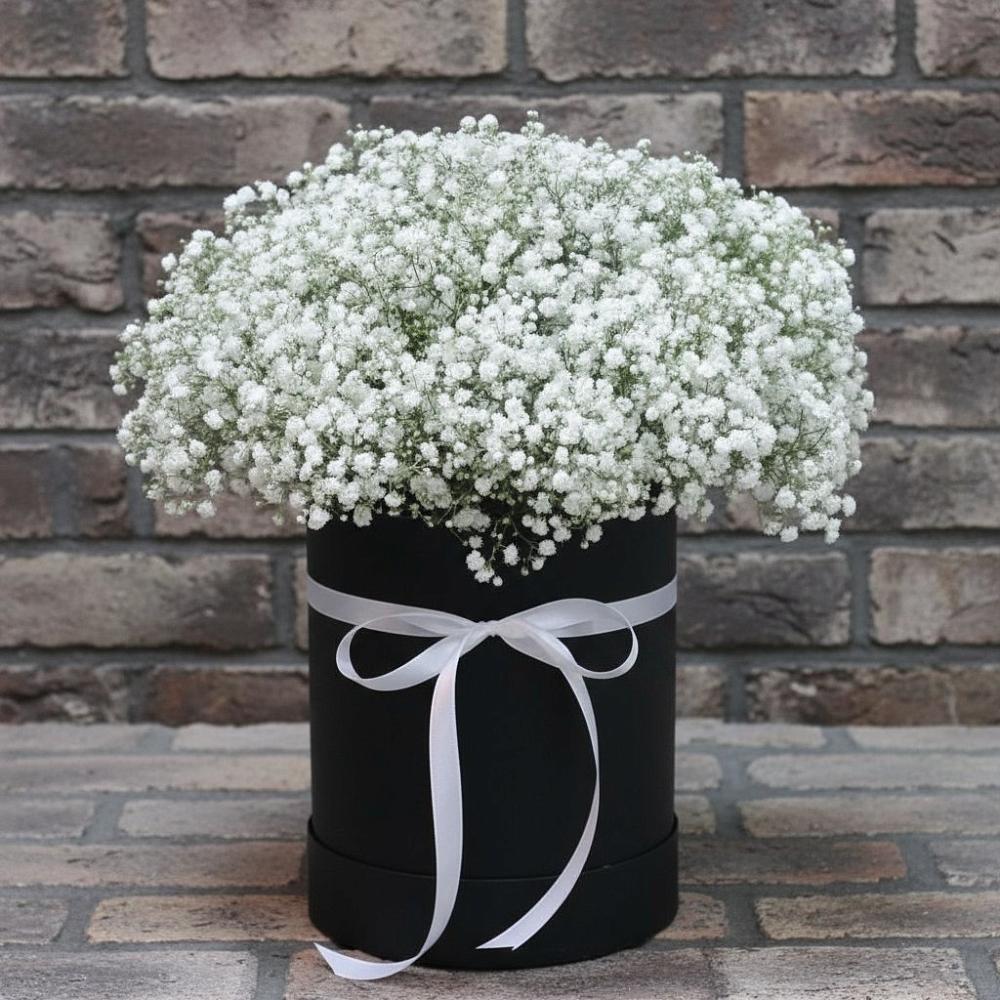 Цветочная композиция из Гипсофила в шляпной коробке во Всеволодо-Вильве