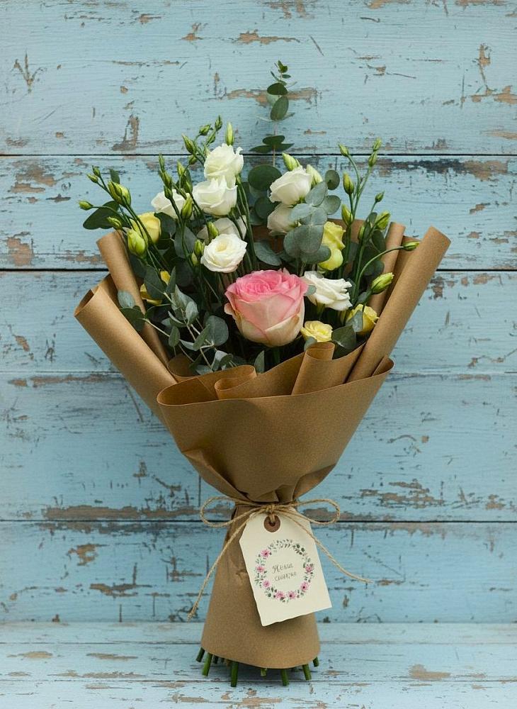 Букет цветов из: Розы и Лизиантусы во Всеволодо-Вильве