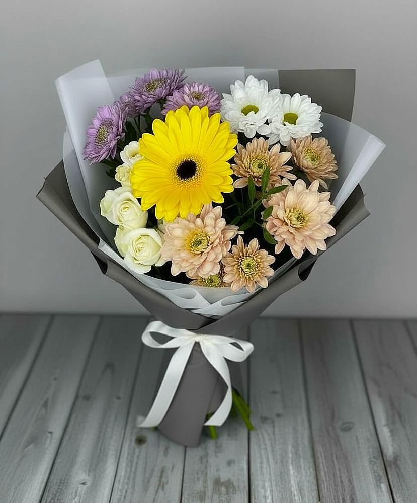 Букет цветов из: Розы, Герберы и Хризантемы во Всеволодо-Вильве