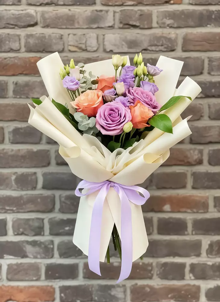 Букет цветов из: Лизиантусы и Розы во Всеволодо-Вильве