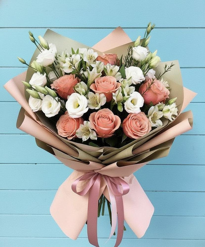 Букет цветов из: Розы, Альстромерии и Лизиантусы во Всеволодо-Вильве