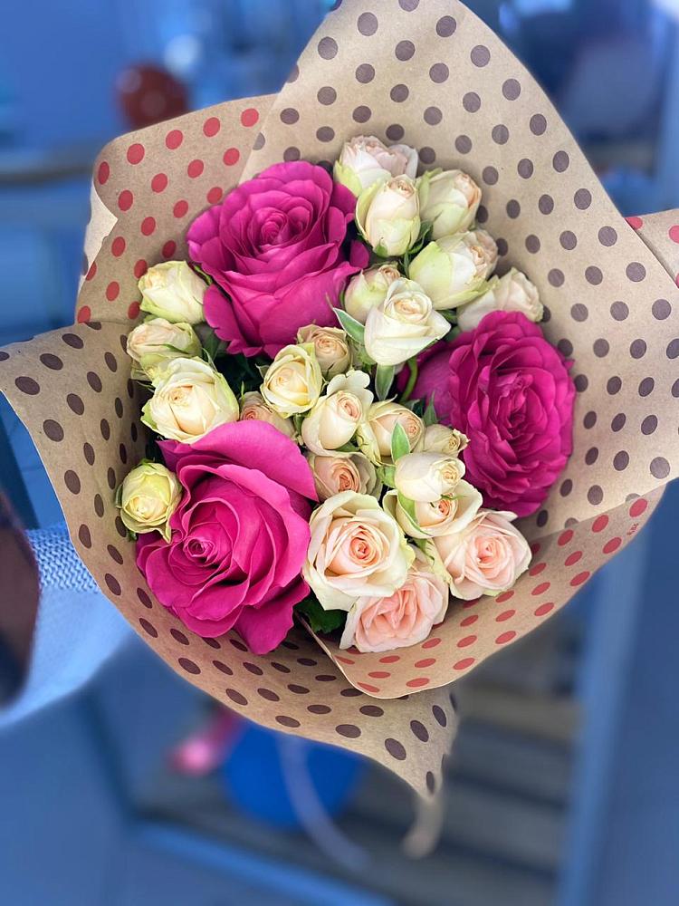 Букет цветов из: Розы во Всеволодо-Вильве