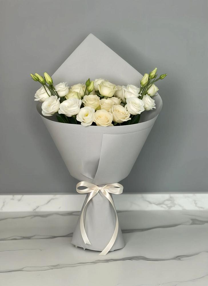 Букет цветов из: Розы и Лизиантусы во Всеволодо-Вильве