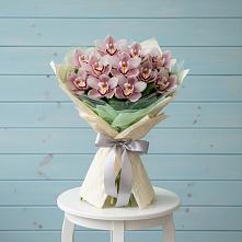 Букет цветов из:  Орхидеи и Розы во Всеволодо-Вильве