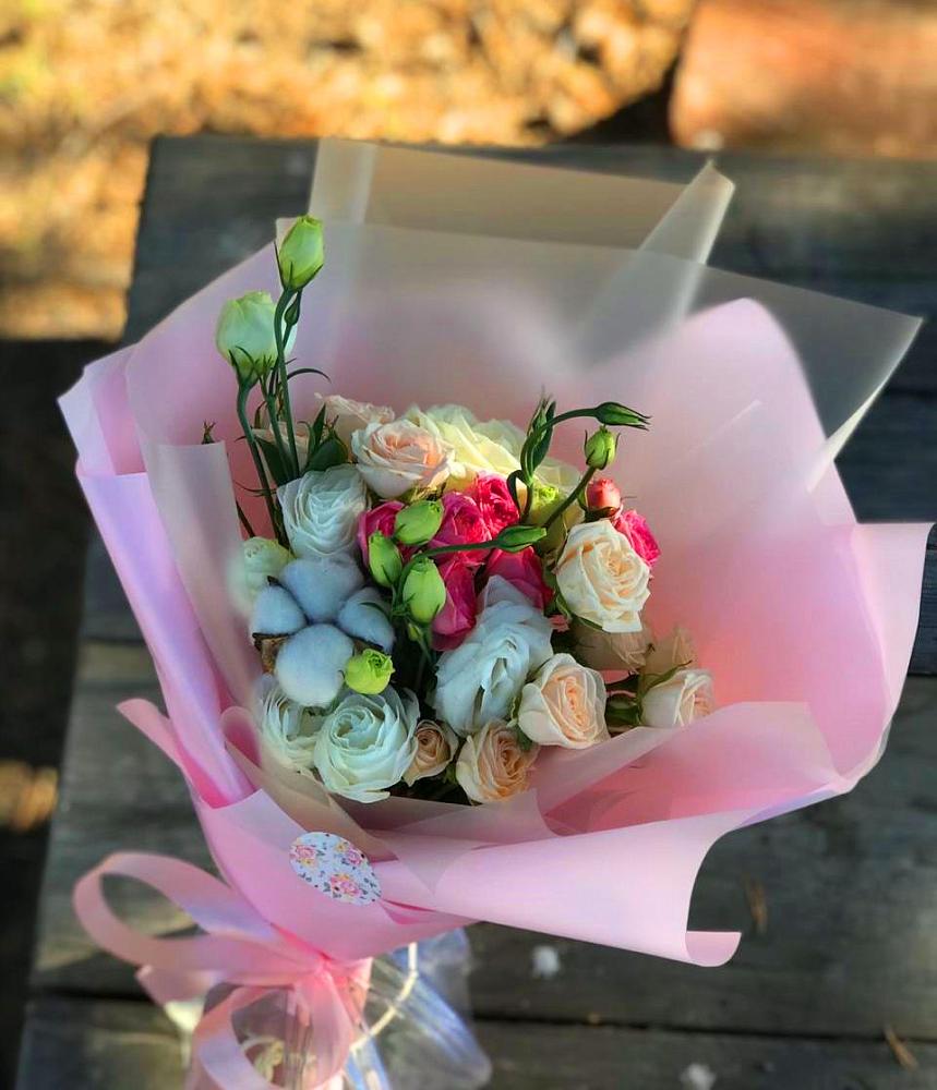 Букет цветов из: Розы и Лизиантусы во Всеволодо-Вильве