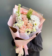 Букет цветов из:  Хризантемы и Розы во Всеволодо-Вильве