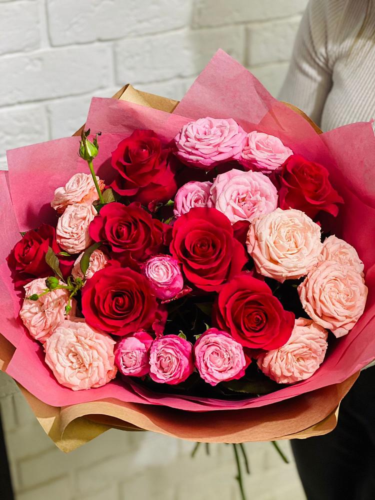 Букет цветов из: Розы во Всеволодо-Вильве