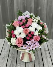 Букет цветов из:  Альстромерии, Гвоздики, Розы и Хризантемы во Всеволодо-Вильве