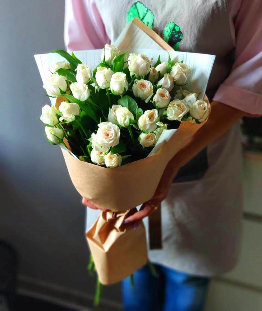 Букет цветов из: Розы во Всеволодо-Вильве
