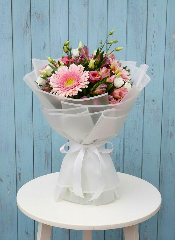 Букет цветов из: Герберы, Альстромерии и Лизиантусы во Всеволодо-Вильве