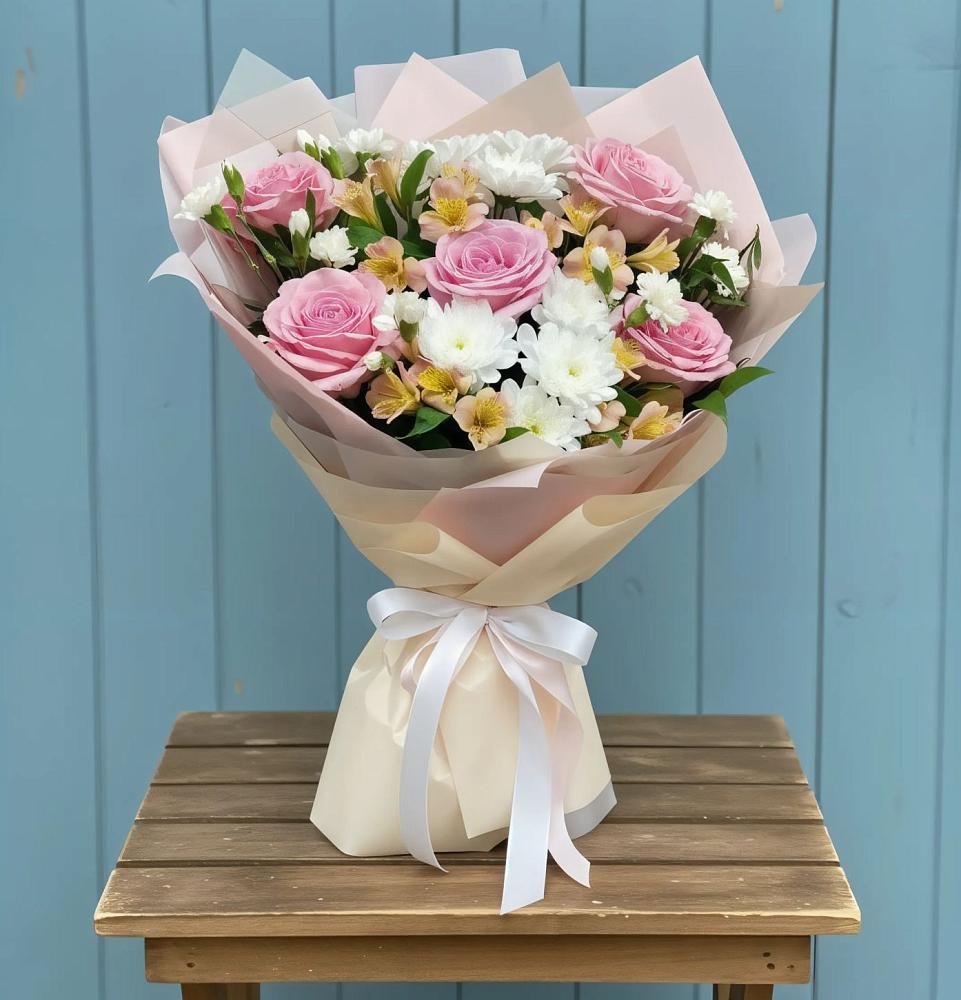 Букет цветов из: Гвоздики, Орхидеи и Розы во Всеволодо-Вильве