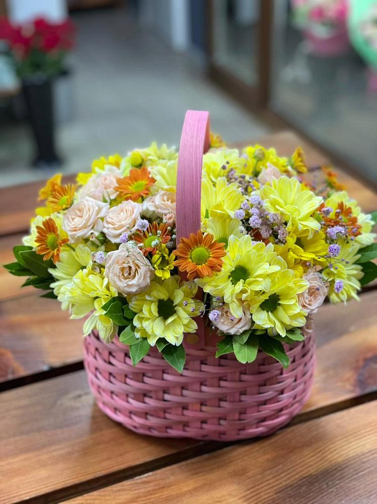 Цветочная композиция из Хризантемы и Розы в корзине во Всеволодо-Вильве