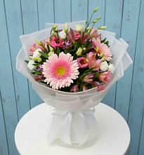 Букет цветов из:  Герберы, Альстромерии и Лизиантусы во Всеволодо-Вильве