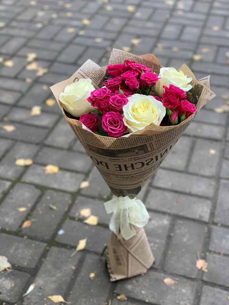 Букет цветов из: Розы во Всеволодо-Вильве