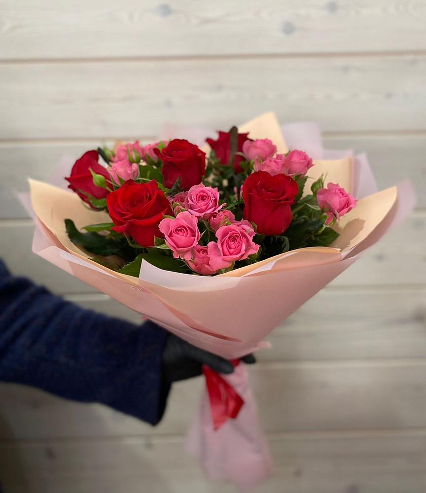 Букет цветов из: Розы во Всеволодо-Вильве