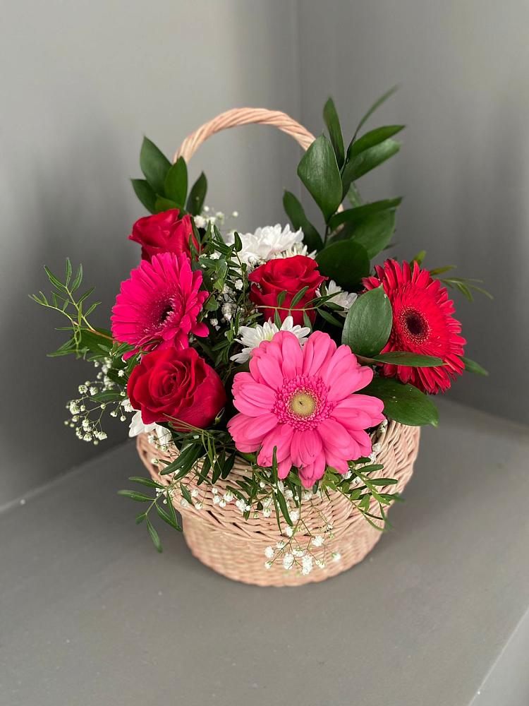 Цветочная композиция из Розы, Хризантемы и Герберы в корзине во Всеволодо-Вильве