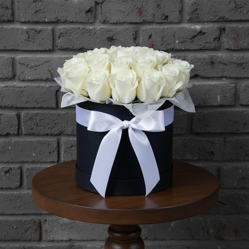 Цветочная композиция из Розы в шляпной коробке во Всеволодо-Вильве