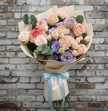 Букет цветов из:  Розы, Лизиантусы и Гвоздики во Всеволодо-Вильве