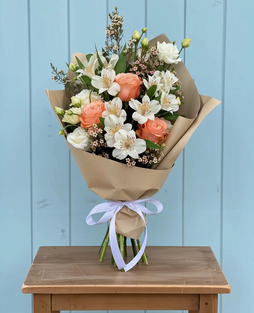 Букет цветов из: Альстромерии, Лизиантусы, Розы и Хризантемы во Всеволодо-Вильве