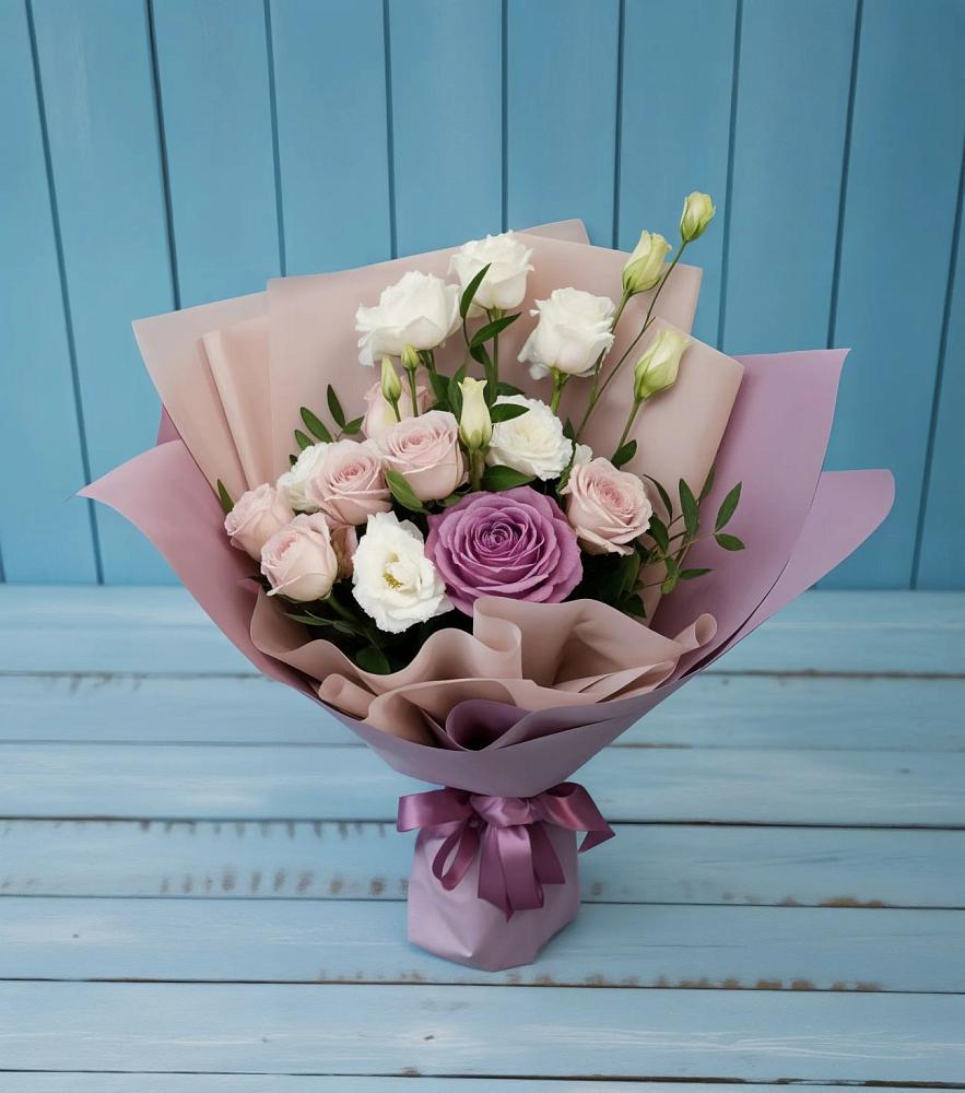 Букет цветов из: Розы и Лизиантусы во Всеволодо-Вильве